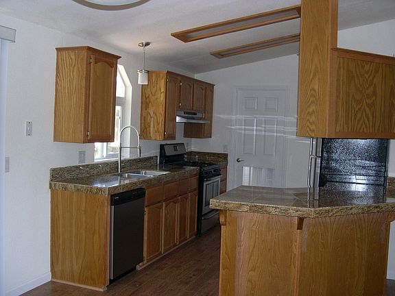 3rd image of 18534 Poplar St