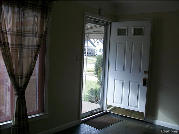 4th image of 21805 Revere St