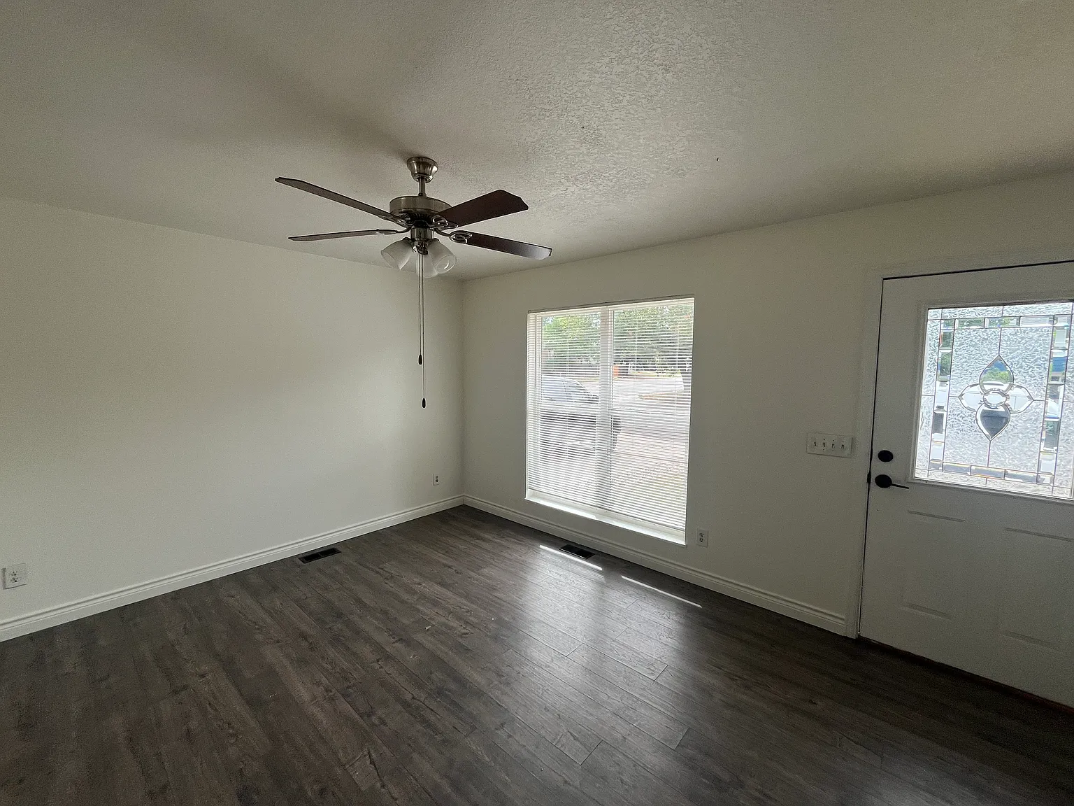 3 bed, 1296 sqft, $2,500 — Photo 4