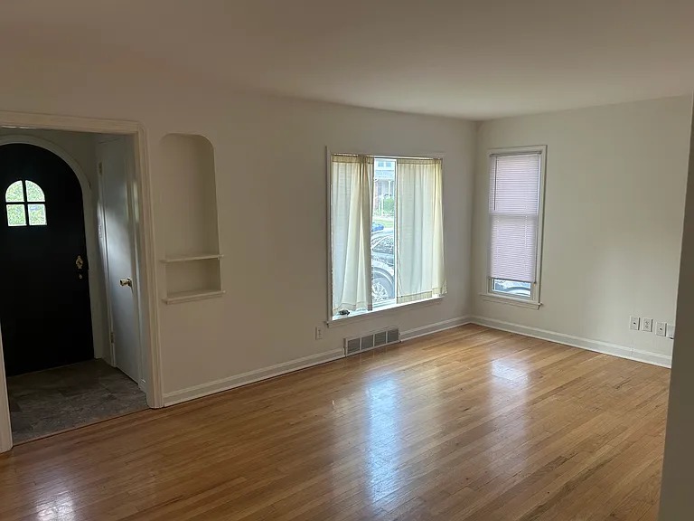 17425 Dartmouth Ave — Photo 6
