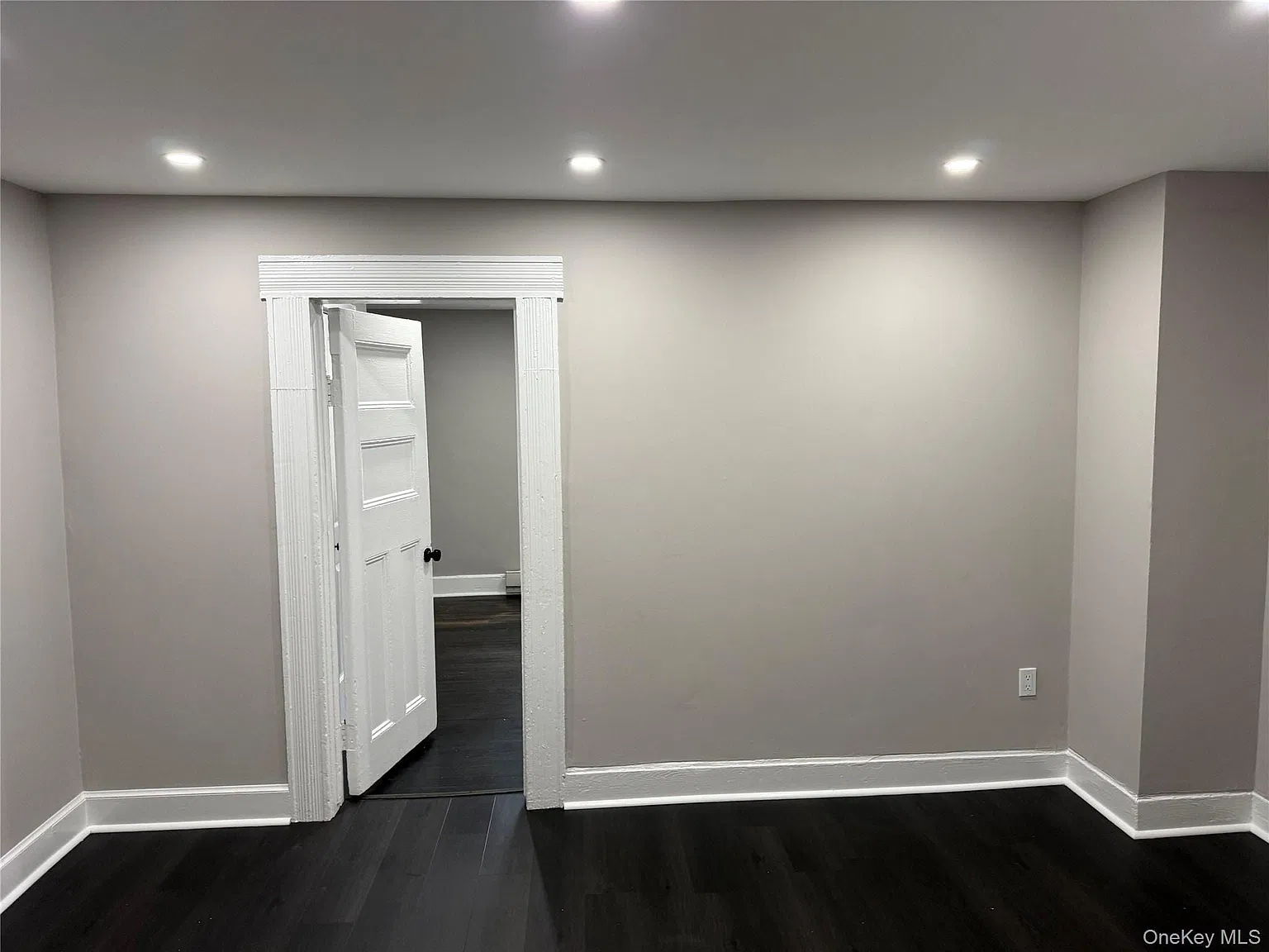 2 bed, 1.0 bath, 4092 sqft, $2,000 — Photo 4