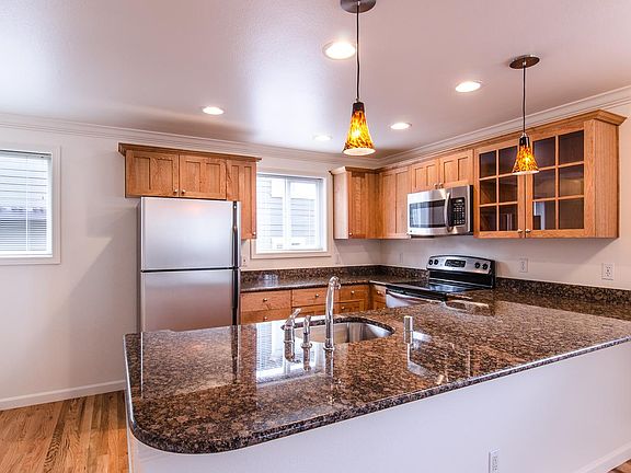 5th image of 915 2nd Ave #8