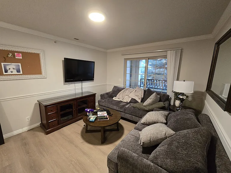 583 N University Ave #214 — Photo 5