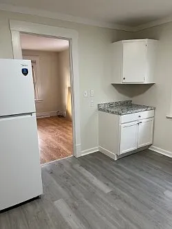 2 bed, 1.0 bath, $895 — Photo 2