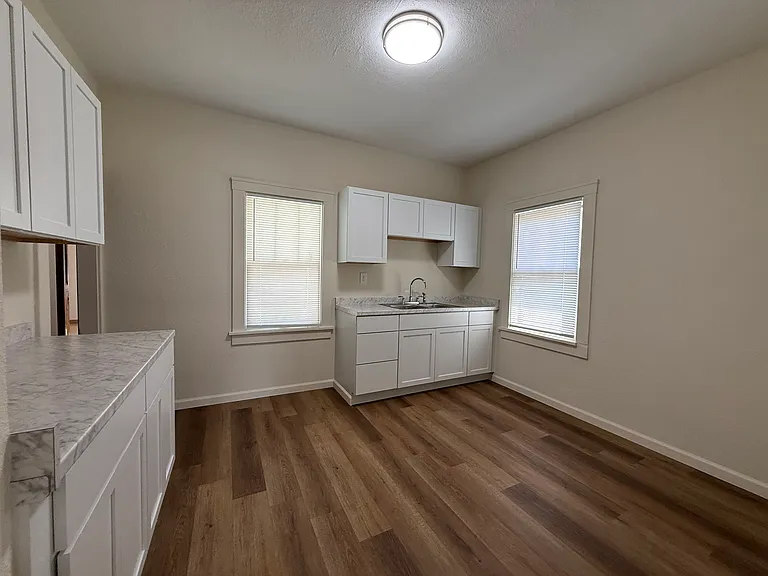 609 E Arcadia Ave — Photo 8