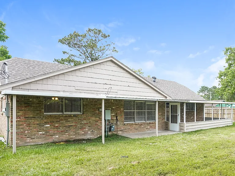 332 Coventry Ln — Photo 16