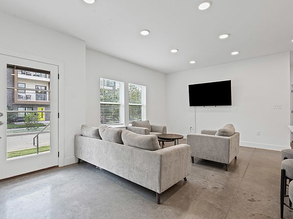 4th image of 3142 Lubbock Ave #2