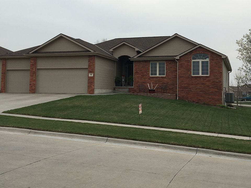 1st image of 1011 Larkspur Dr