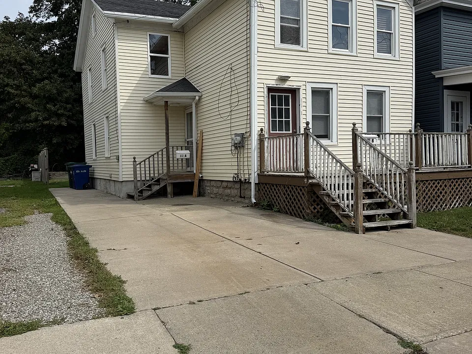 111 E 9th St #1