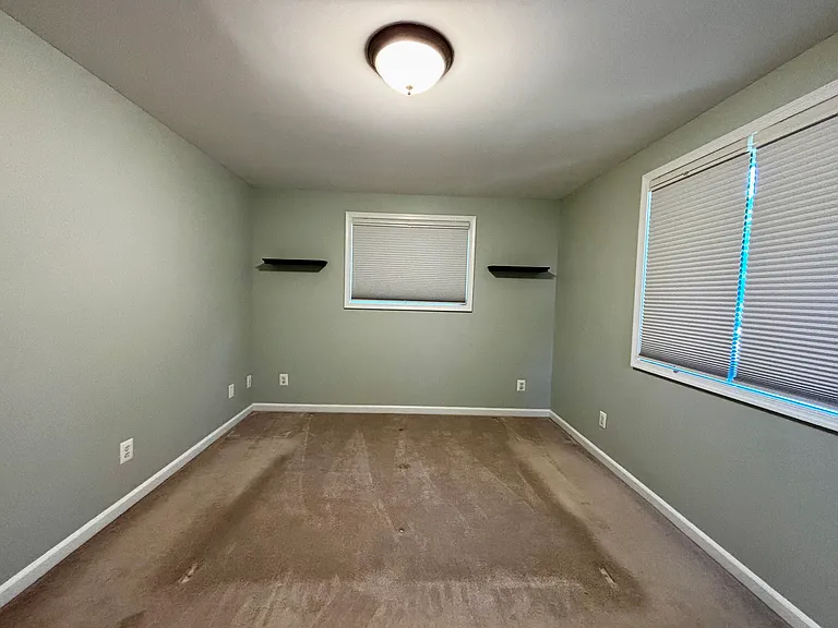 Lillian Dr — Photo 15