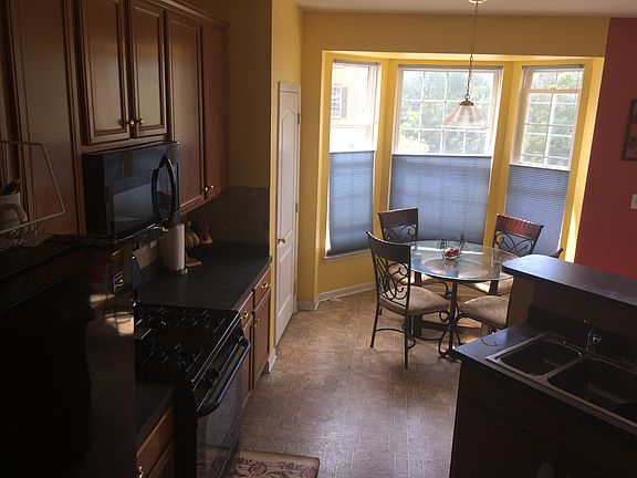 4th image of 22640 Upperville Heights Sq
