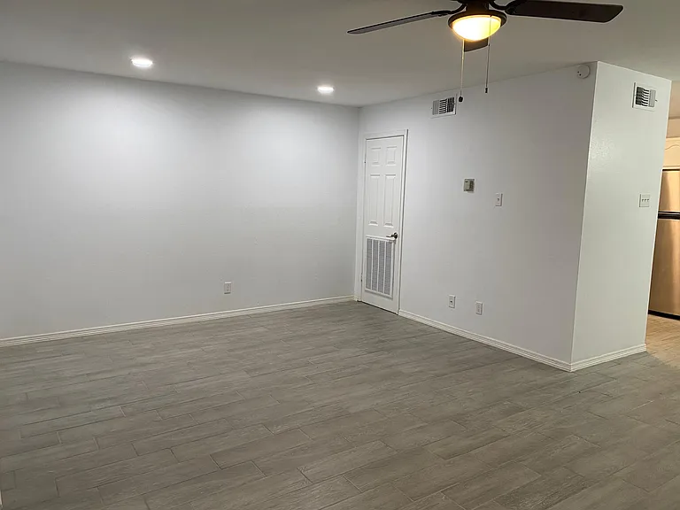 305 Calle Amistosa N #N-401 — Photo 3