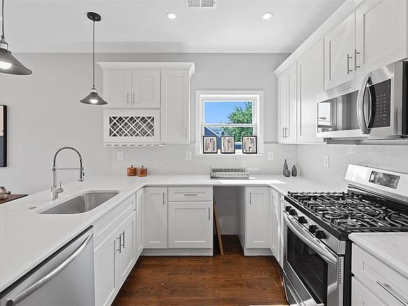 5th image of 153 Laidlaw Ave #2
