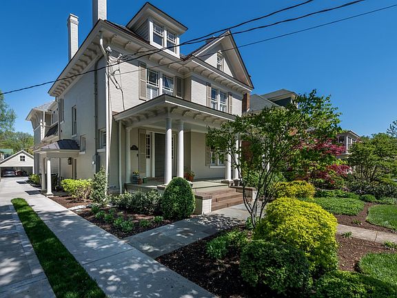 2nd image of 221 S Ashland Ave