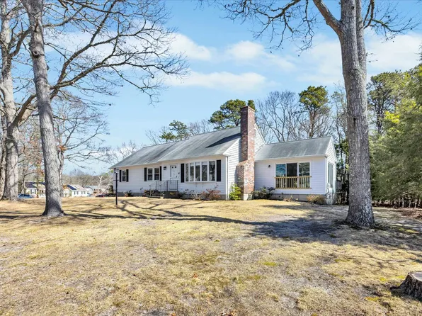40 Hastings Avenue, West Yarmouth, MA 02673