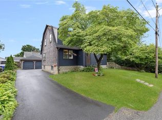 11 Coombs St E, Rumford, RI 02916