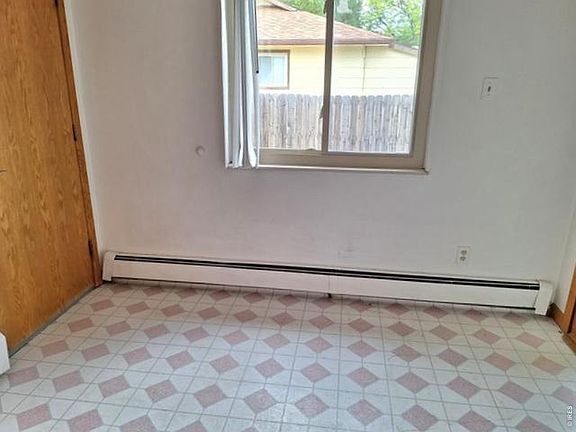 4th image of 701 W Logan St
