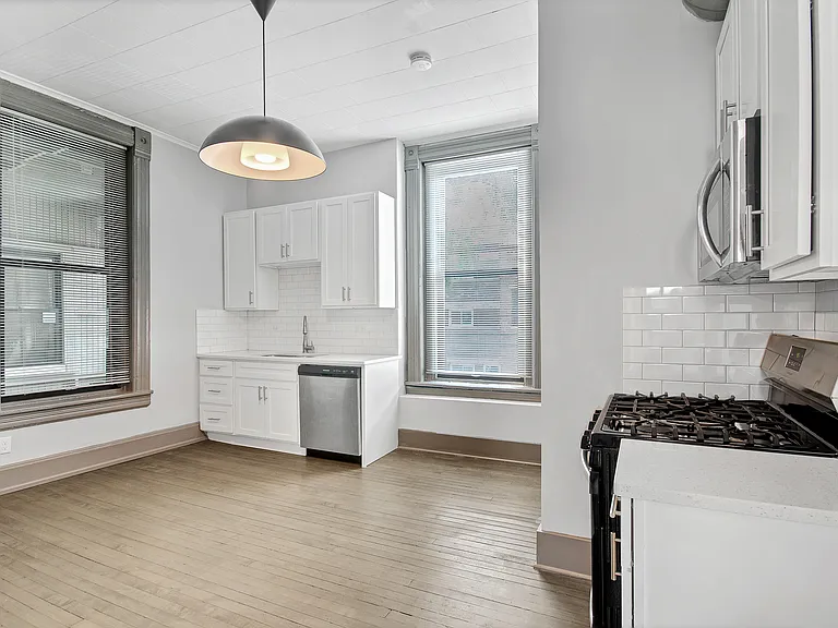 1659 W 21st St #2R — Photo 3