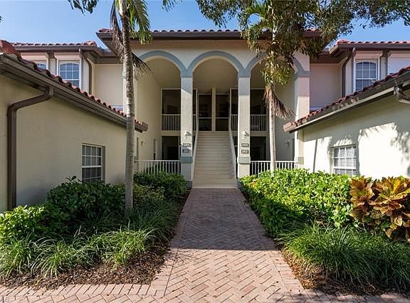 2nd image of 220 Waterside Cir Unit 201