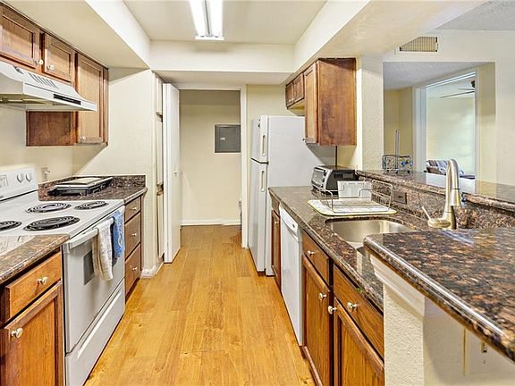 4th image of 4200 Thornbriar Ln APT 206