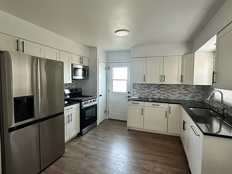 1834 Cardinal Dr — Photo 4