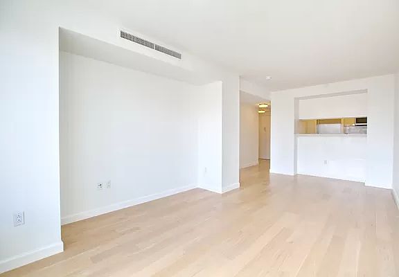 3rd image of 138-35 39th Ave Unit 6F