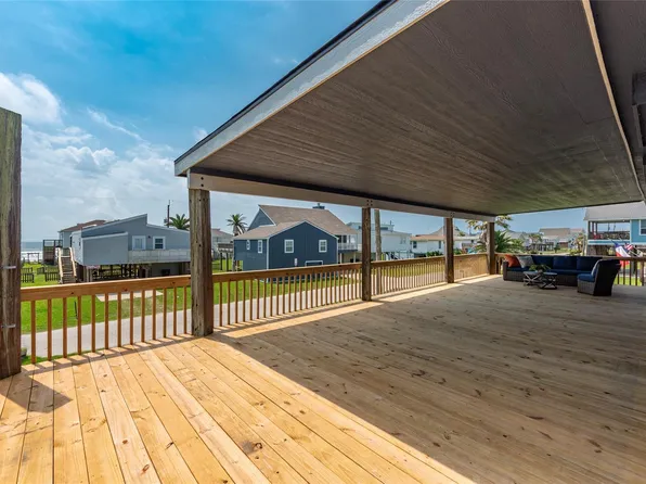 12928 John Reynolds Rd, Galveston, TX 77554
