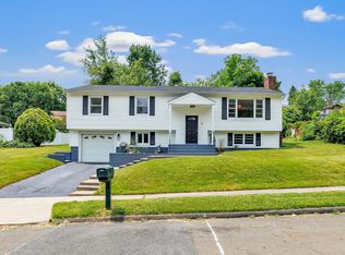 4 Carriage Dr, West Haven, CT 06516