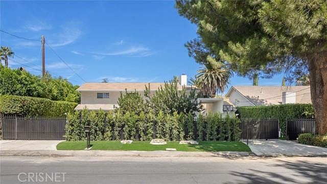 1st image of 23105 Erwin St