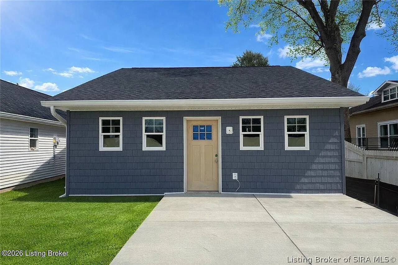 3 bed, 2.0 bath, 1100 sqft, $1,795 — Photo 1