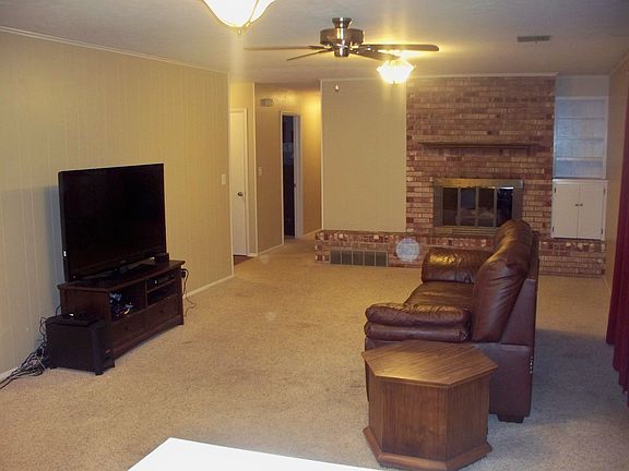 Family Room/Fireplace