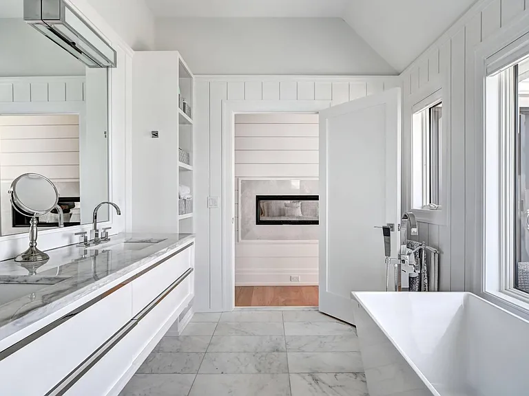 82 Harbor Dr — Photo 36