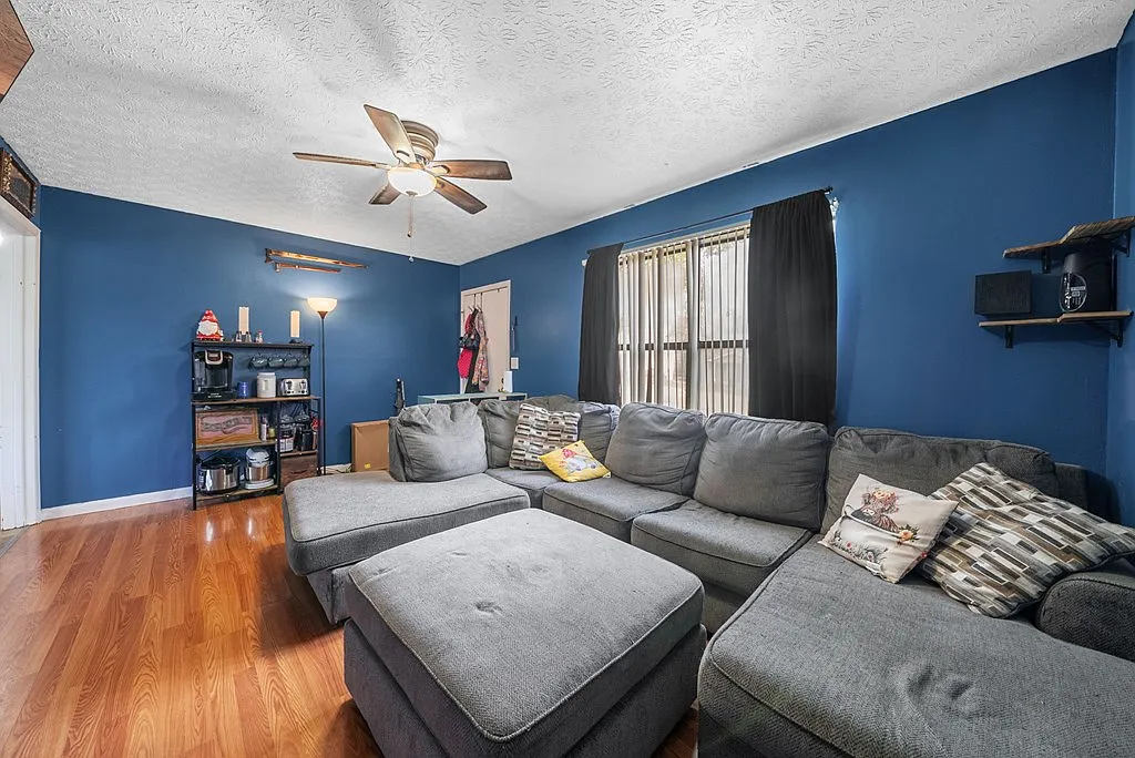 3 bed, 1350 sqft, $1,200 — Photo 3