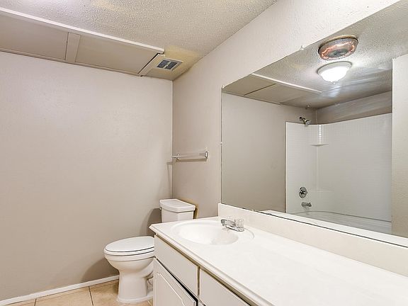 4th image of 105 SE Gardens Blvd