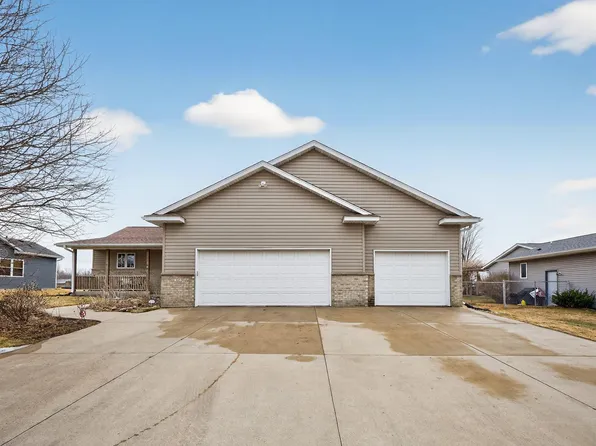 303 9th St NW, Dodge Center, MN 55927