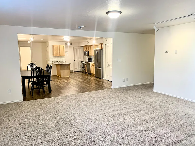 10512 N 5470 W — Photo 2