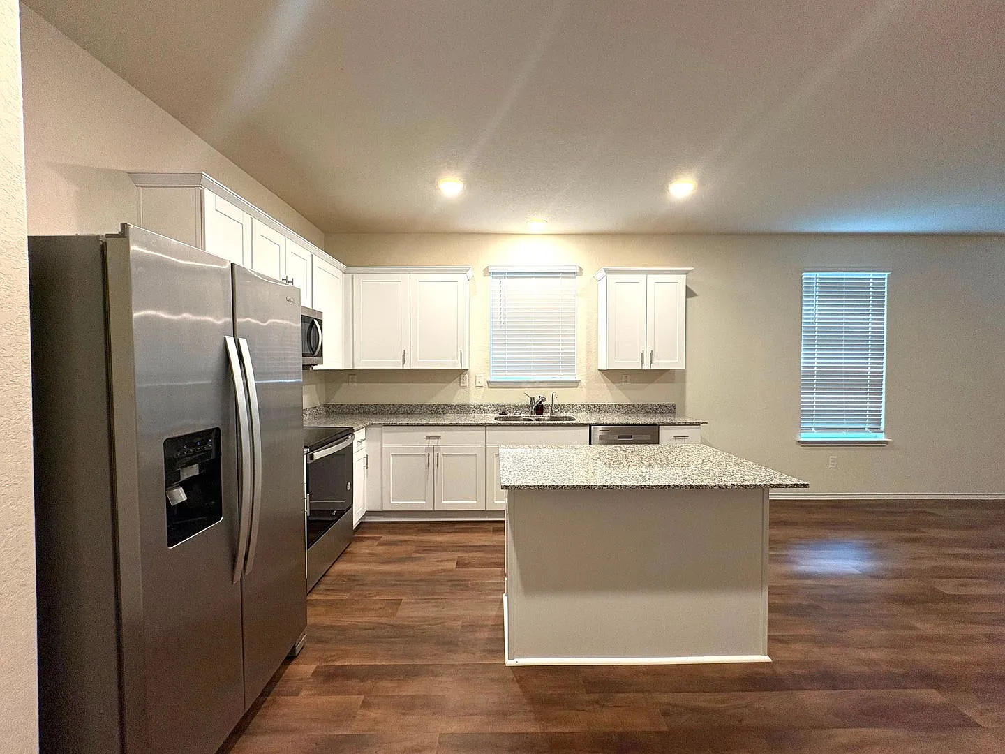 Open-Concept Living with Easy Access to I-10 & Loop 1604 — Photo 3