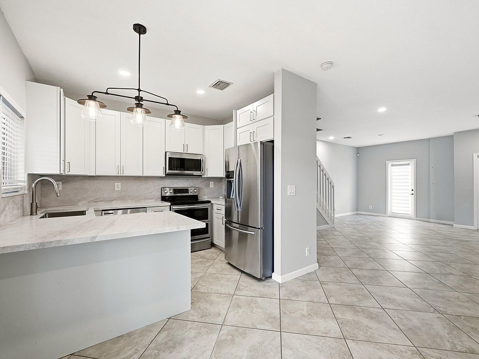1st image of 8464 Lagos De Campo Boulevard