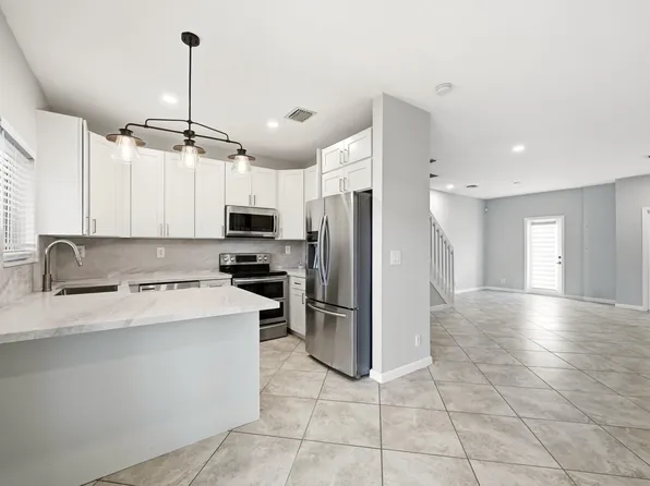 8464 Lagos De Campo Boulevard, Tamarac, FL 33321