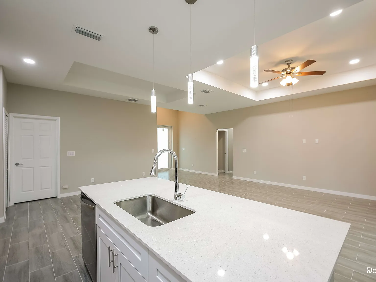 3 bed, 2.0 bath, 1630 sqft, $1,770 — Photo 3