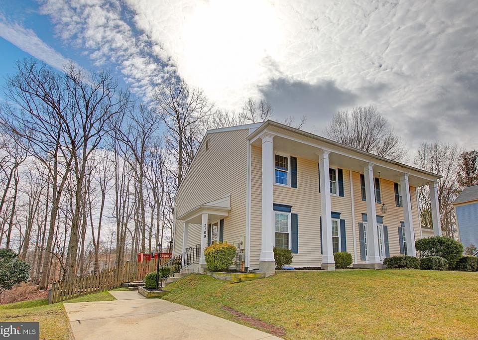 3109, Left Side of Duplex.   Driveway