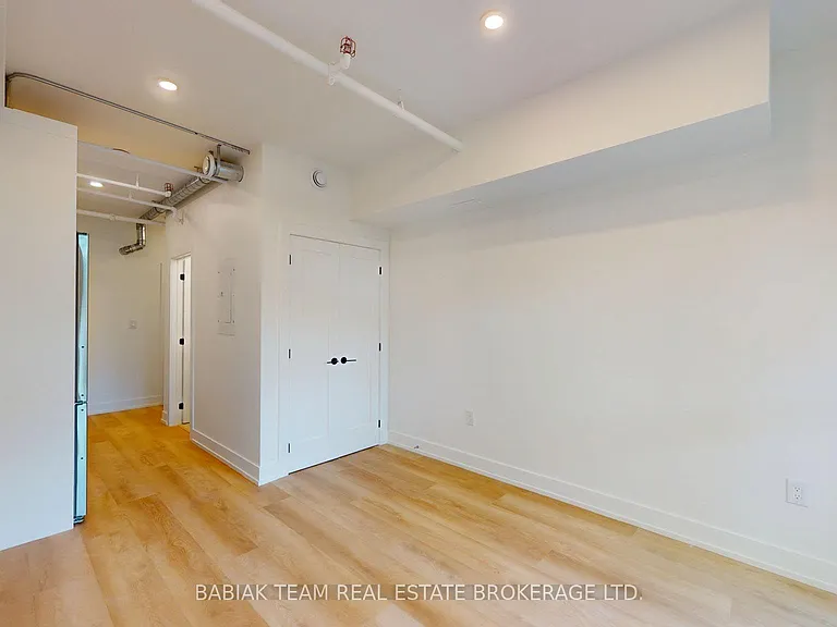 656 Annette St #102 — Photo 6