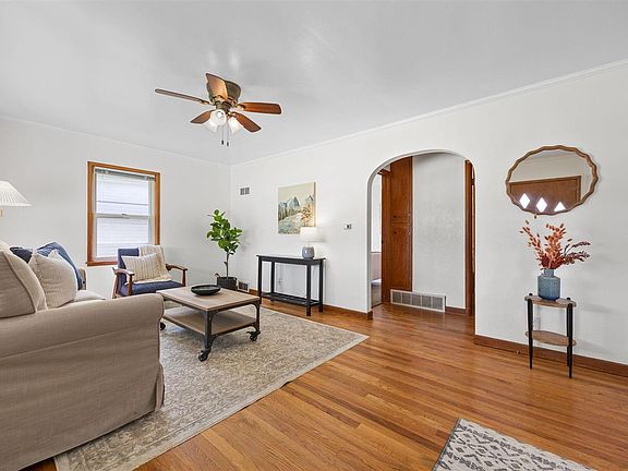 3rd image of 2414 Bowling St SW
