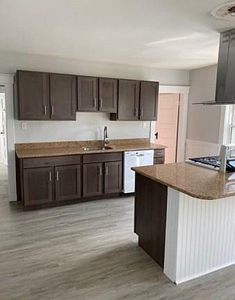 3rd image of 21 Saint George Ave Floor 2
