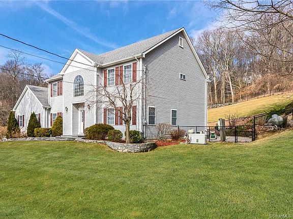 2nd image of 83 Beacon Hill Ter