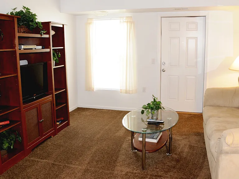 Westpoint Village Apt — Photo 6