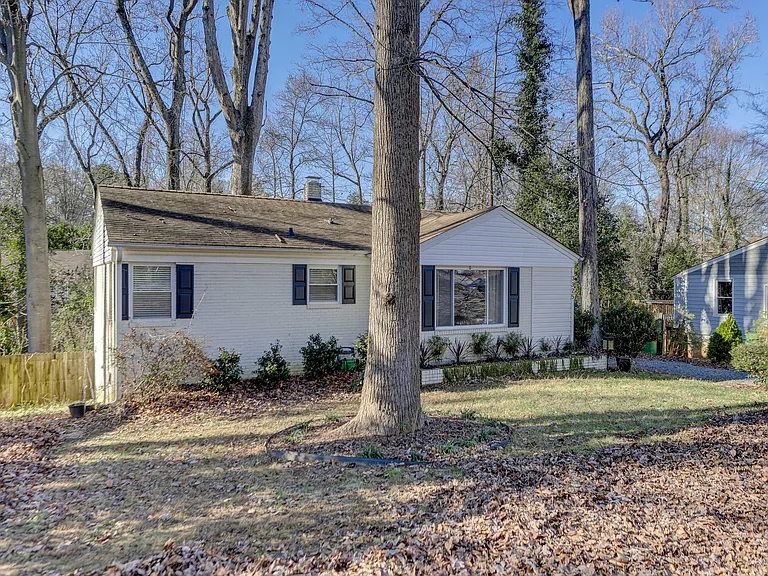 3325 Eastwood Dr — Photo 47