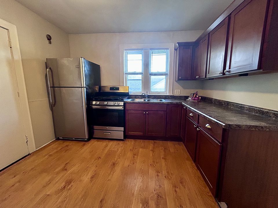 1st image of 733 Lafayette Ave NE #2