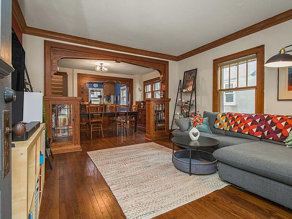 4th image of 1315 Saint Clair Ave