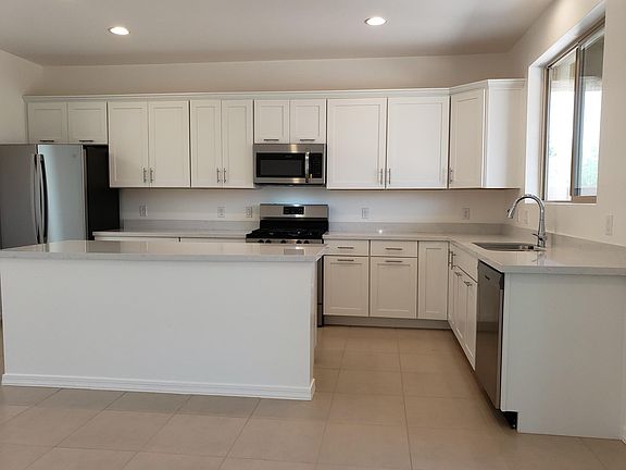 Stainless appliances, gas range